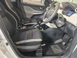 Nissan Magnite 1.0 Visia auto - Image 21