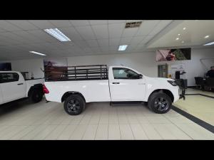 Toyota Hilux 2.4GD-6 single cab Raider manual - Image 2