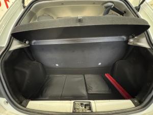 Toyota Etios hatch 1.5 Xi - Image 16
