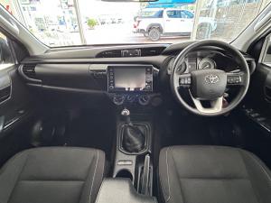 Toyota Hilux 2.4GD-6 double cab Raider manual - Image 6