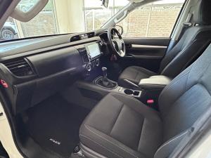 Toyota Hilux 2.4GD-6 double cab Raider manual - Image 7