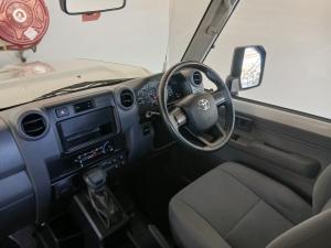 Toyota Land Cruiser 79 2.8GD-6 single cab auto - Image 6