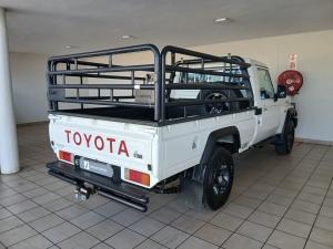 Toyota Land Cruiser 79 2.8GD-6 single cab auto - Image 2