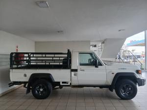 Toyota Land Cruiser 79 2.8GD-6 single cab auto - Image 3
