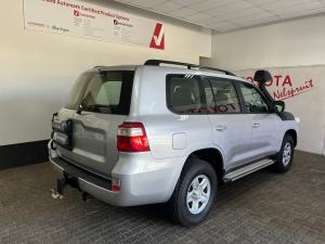 Toyota Land Cruiser 200 4.5D-4D V8 GX-R - Image 2