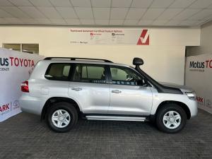 Toyota Land Cruiser 200 4.5D-4D V8 GX-R - Image 3