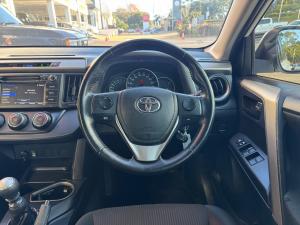 Toyota RAV4 2.0 GX - Image 8
