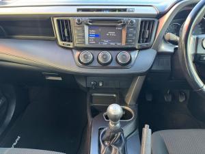Toyota RAV4 2.0 GX - Image 13