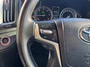 Toyota Land Cruiser 200 4.5D-4D V8 VX-R - Image 9