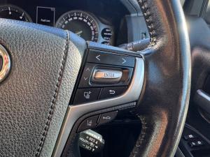 Toyota Land Cruiser 200 4.5D-4D V8 VX-R - Image 10