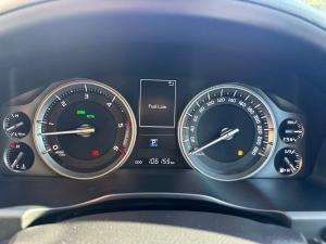 Toyota Land Cruiser 200 4.5D-4D V8 VX-R - Image 11