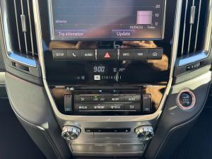Toyota Land Cruiser 200 4.5D-4D V8 VX-R - Image 15