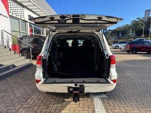 Toyota Land Cruiser 200 4.5D-4D V8 VX-R - Image 19
