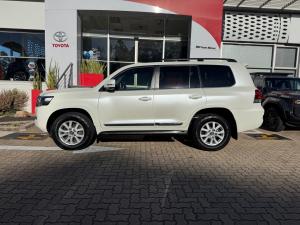 Toyota Land Cruiser 200 4.5D-4D V8 VX-R - Image 23