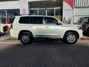 Toyota Land Cruiser 200 4.5D-4D V8 VX-R - Image 3