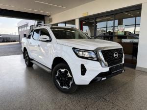 Nissan Navara 2.5DDTI LE/LE Plus automatic D/C - Image 1