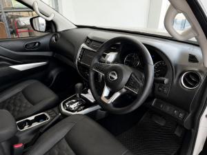 Nissan Navara 2.5DDTI LE/LE Plus automatic D/C - Image 6