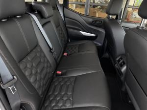 Nissan Navara 2.5DDTI LE/LE Plus automatic D/C - Image 7