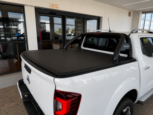 Nissan Navara 2.5DDTI LE/LE Plus automatic D/C - Image 8