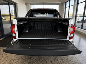 Nissan Navara 2.5DDTI LE/LE Plus automatic D/C - Image 9