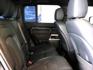 Land Rover Defender 110 D300 SE - Image 10