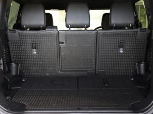 Land Rover Defender 110 D300 SE - Image 11