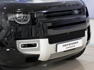 Land Rover Defender 110 D300 SE - Image 15