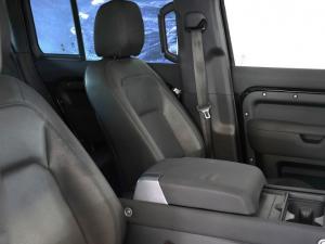 Land Rover Defender 110 D300 SE - Image 21