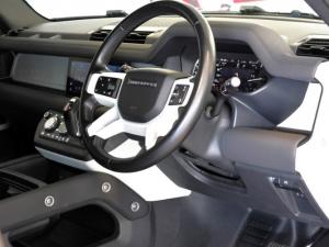 Land Rover Defender 110 D300 SE - Image 22
