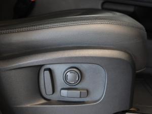 Land Rover Defender 110 D300 SE - Image 23