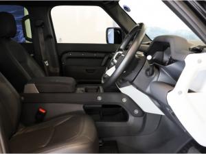 Land Rover Defender 110 D300 SE - Image 9
