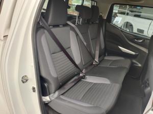 Nissan Navara 2.5DDTi double cab SE auto - Image 9