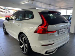 Volvo XC60 B5 AWD Ultimate Dark - Image 2