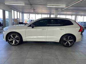 Volvo XC60 B5 AWD Ultimate Dark - Image 3