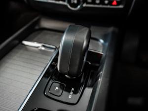 Volvo XC60 B5 AWD Essential - Image 19