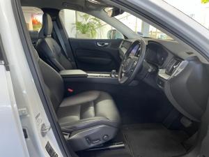 Volvo XC60 B5 AWD Essential - Image 5
