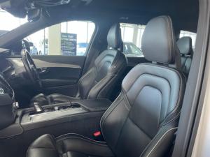 Volvo XC90 T8 Twin Engine AWD R-Design - Image 18