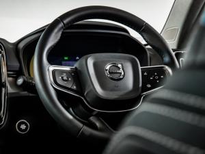 Volvo XC40 B4 Plus Dark - Image 17