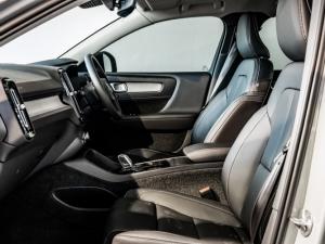 Volvo XC40 B4 Plus Dark - Image 5