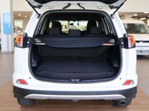 Toyota RAV4 2.0 GX auto - Image 18