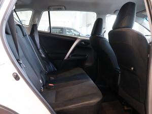 Toyota RAV4 2.0 GX auto - Image 20