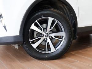 Toyota RAV4 2.0 GX auto - Image 5