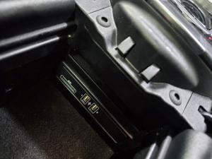 Mercedes-Benz E-Class E200 - Image 13