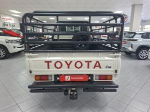 Toyota Land Cruiser 79 2.8GD-6 single cab auto - Image 5