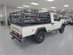 Toyota Land Cruiser 79 2.8GD-6 single cab auto - Image 2