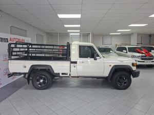 Toyota Land Cruiser 79 2.8GD-6 single cab auto - Image 3