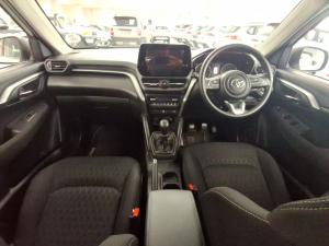 Toyota Urban Cruiser 1.5 XR manual - Image 6