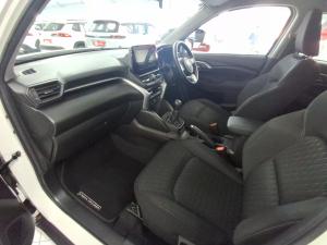 Toyota Urban Cruiser 1.5 XR manual - Image 7