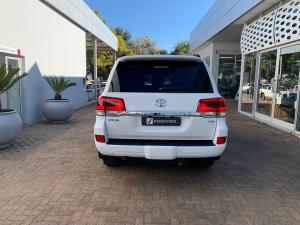 Toyota Land Cruiser 200 4.5D-4D V8 VX-R - Image 5