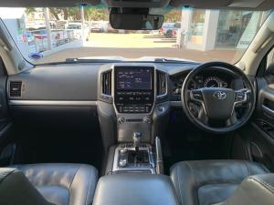Toyota Land Cruiser 200 4.5D-4D V8 VX-R - Image 6